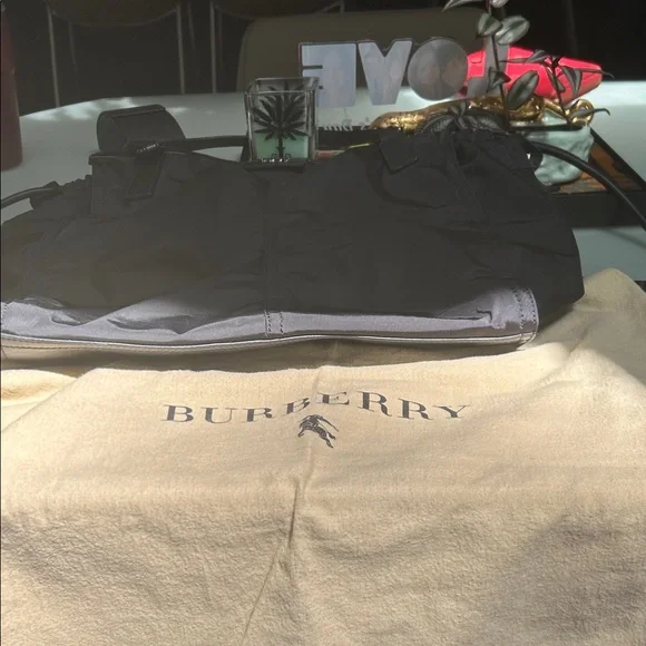 Burberry ❤️🤍🖤 Black Tote Bag (EUC) - Picture 8 of 12